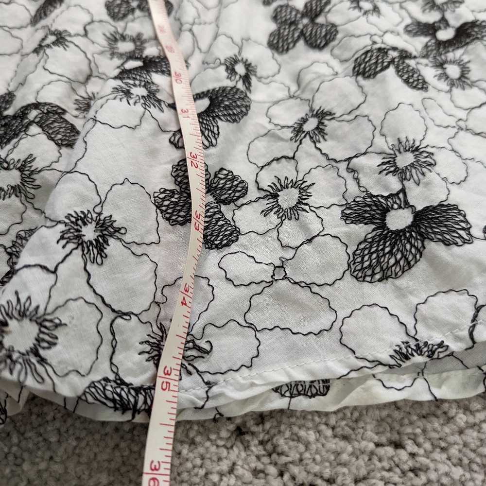 GUC Persaman New York Long Floral Skirt, White & Black, 2 - Picture 8 of 9